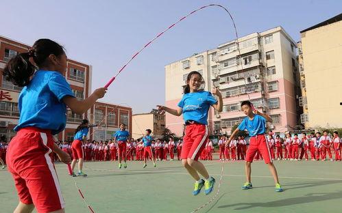 娛樂吃瓜醬花樣跳繩,娛樂吃瓜醬演繹運(yùn)動與趣味并存