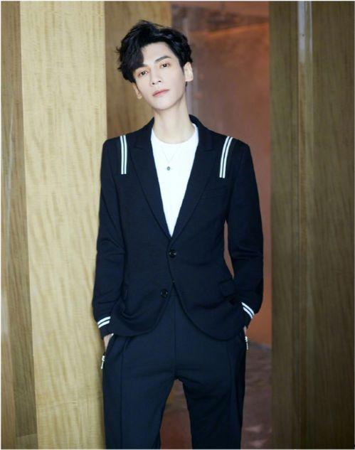 娛樂吃瓜羅云熙,從娛樂吃瓜到人氣飆升，他的蛻變之路