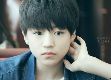 娛樂吃瓜醬男高中生,娛樂吃瓜醬與男高中生的青春故事